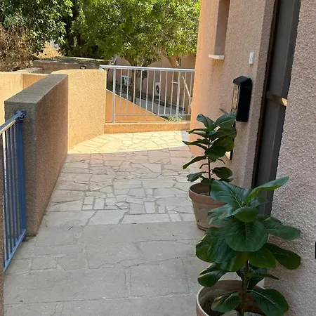 Spacious 2 Bedroom House With Great Views *