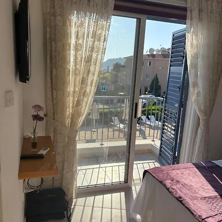 Spacious 2 Bedroom House With Great Views 度假居 *