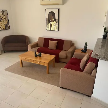 Spacious 2 Bedroom House With Great Views 度假居