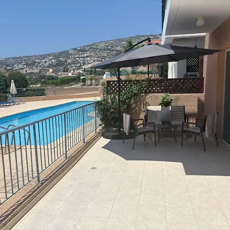 Spacious 2 Bedroom House With Great Views