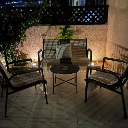 Spacious 2 Bedroom House With Great Views 度假居