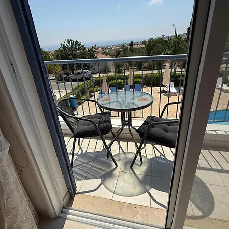 Spacious 2 Bedroom House With Great Views *